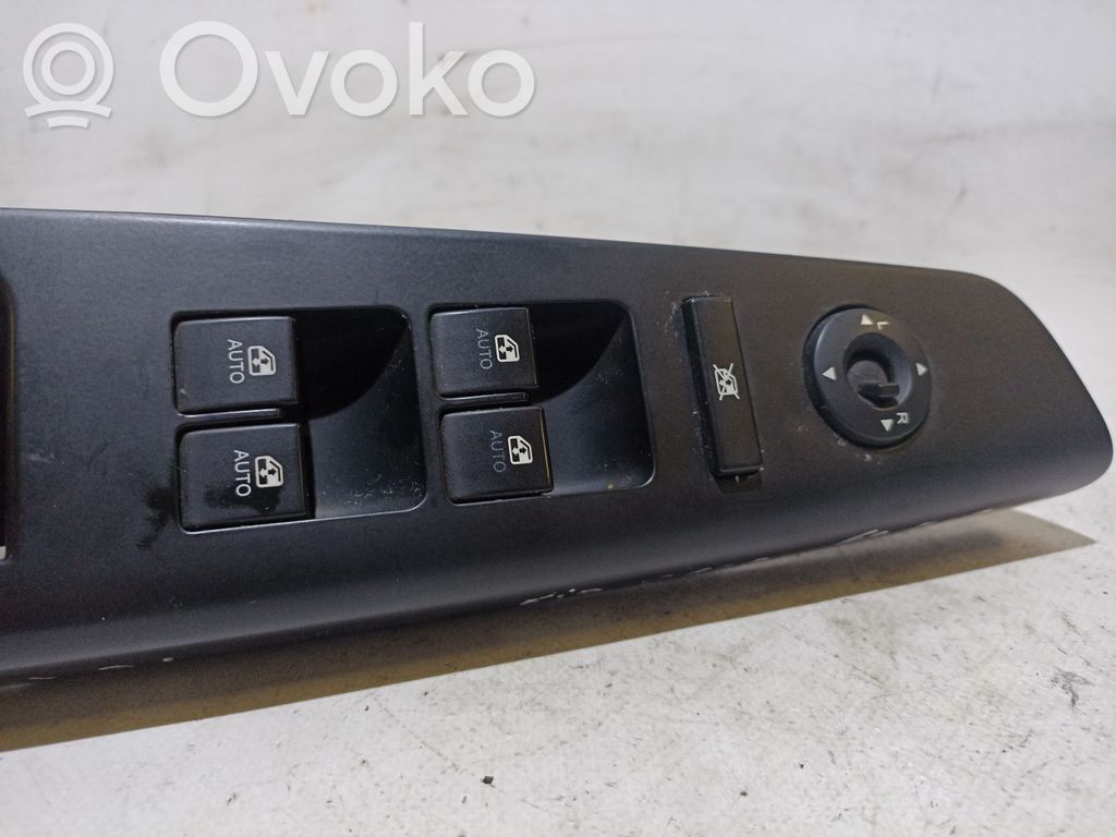 Electric window control switch   369490