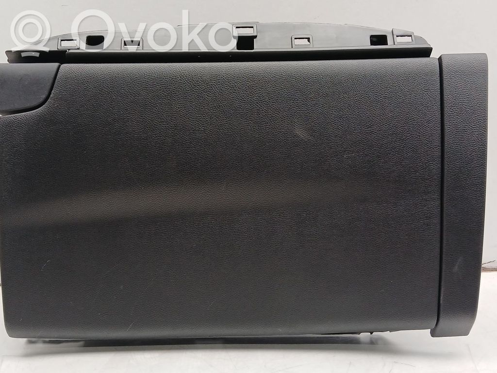 Glove box   EM2BR06010,EM2B4A508A