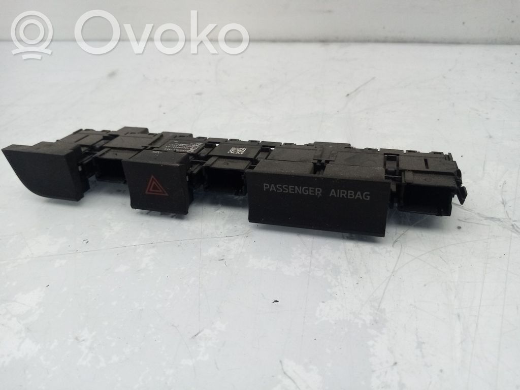 Botón interruptor de luz de peligro   6V0927132A