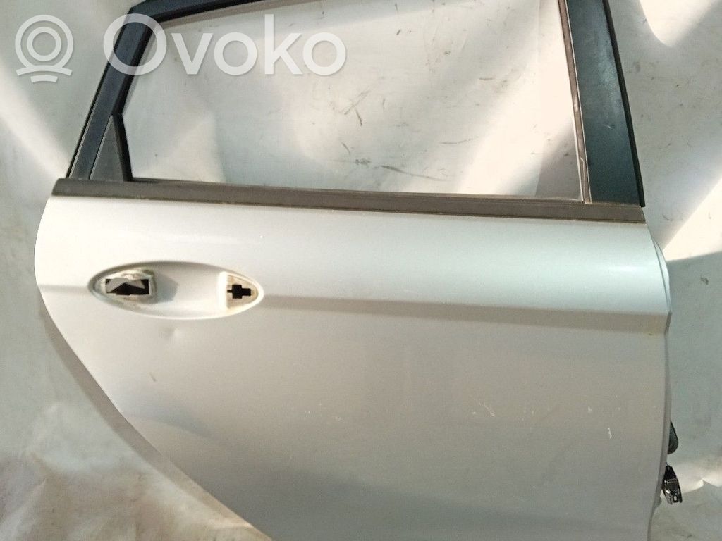 Ford Fiesta Задняя дверь