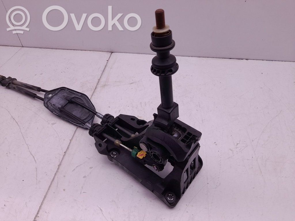 Toyota Auris E180 Ātrumu pārslēgšanas svira 