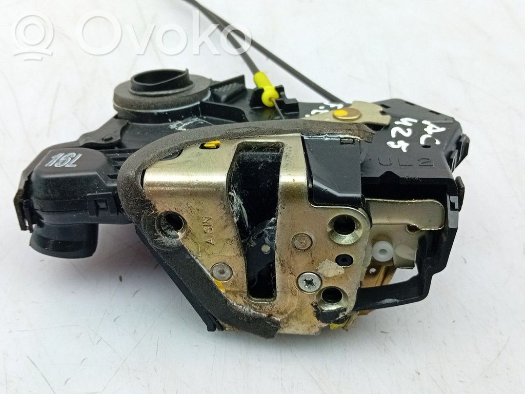 Toyota Avensis T220 Zamek drzwi przednich