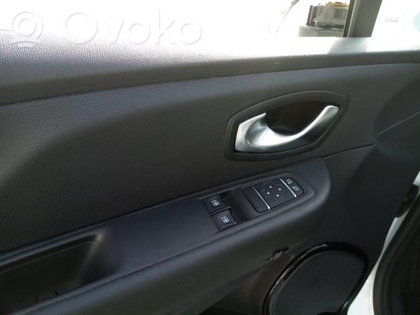 Renault Clio IV Przyciski szyb 