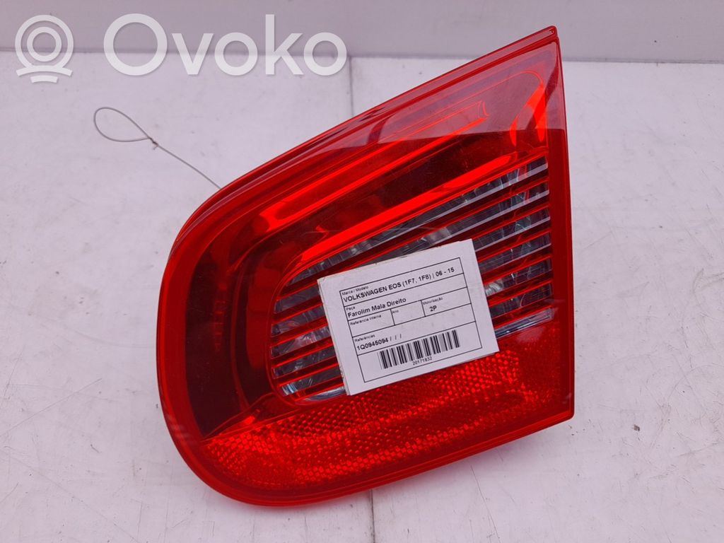 Tailgate rear/tail lights   1Q0945094