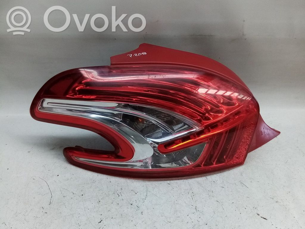 Peugeot 208 I Luci posteriori del portellone del bagagliaio