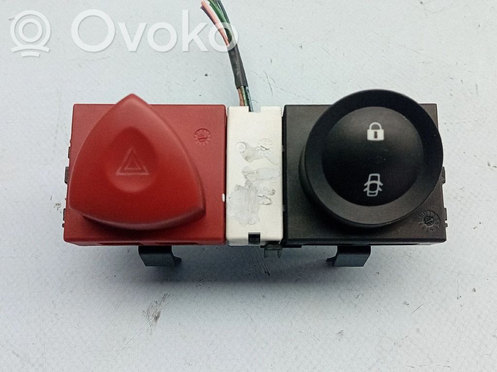 Botón interruptor de luz de peligro   8200095493