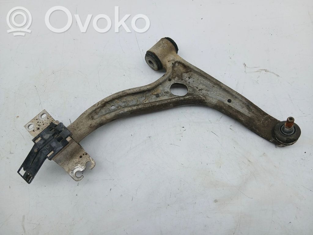 Mercedes-Benz A W176 Wahacz przedni 