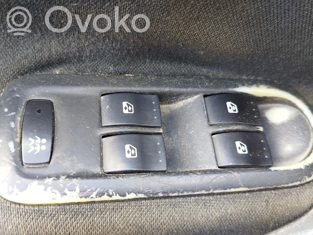 Renault Megane II Включатель электрических окон