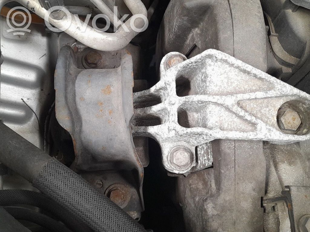 Engine mount bracket