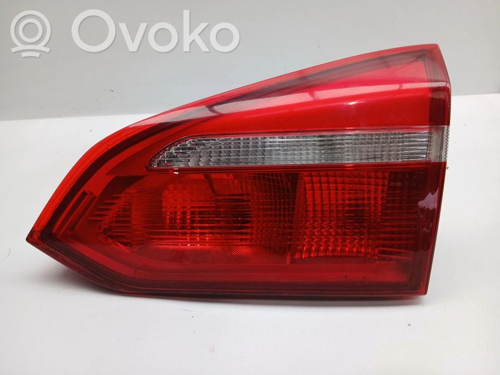 Tailgate rear/tail lights   F1EB13A602BA
