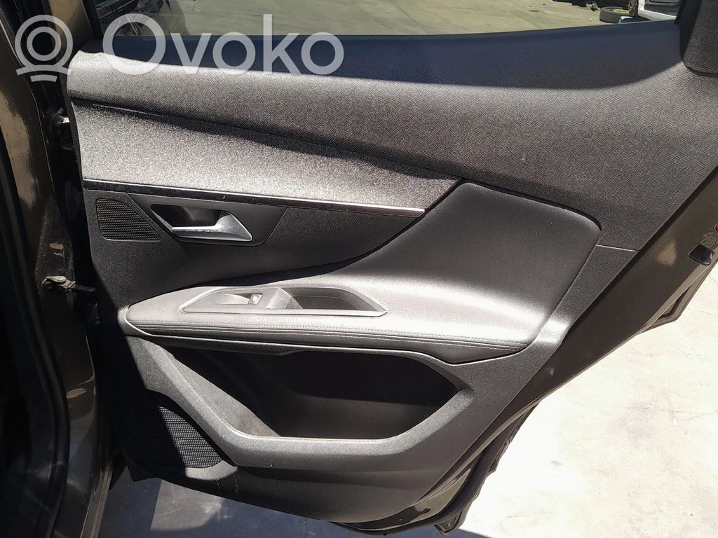 Peugeot 3008 II Takaoven verhoilu 
