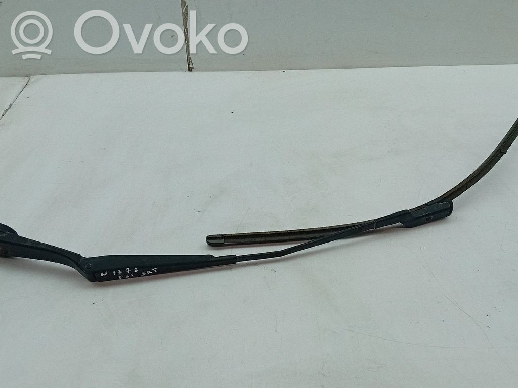 Etupyyhkimen sulan varsi   BM5117526BC