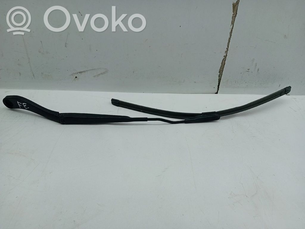 Brazo del limpiaparabrisas delantero   LJ6B16035