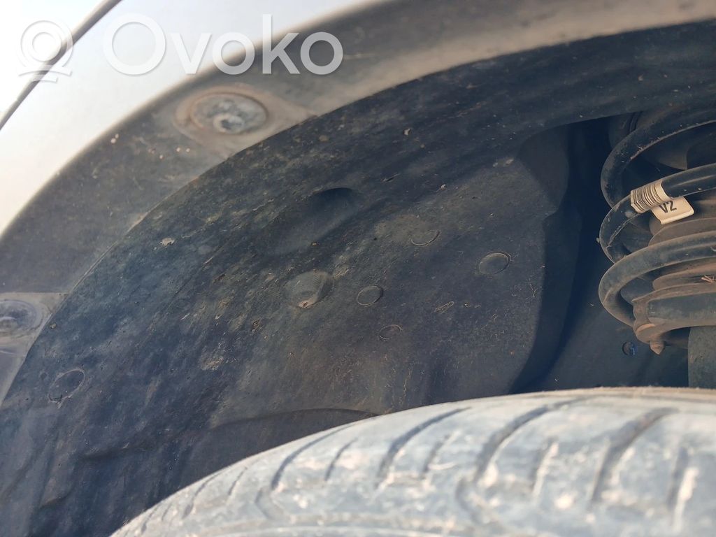 BMW X1 E84 Apărători interioare aripă roată față
