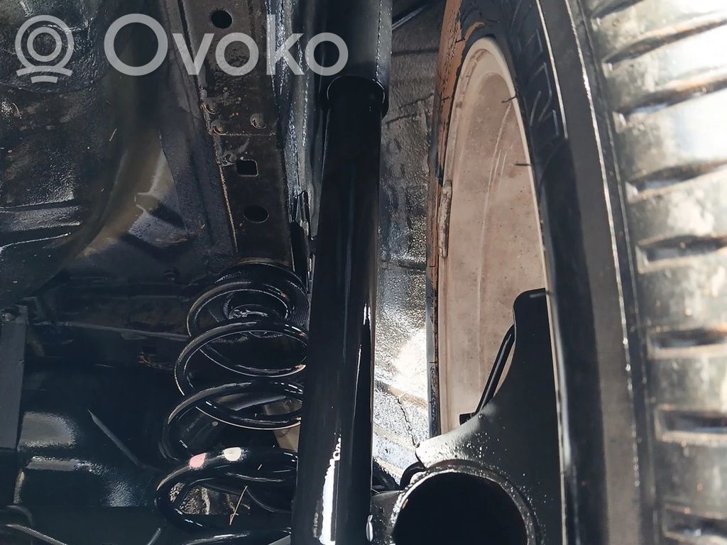 Nissan Juke I F15 Amortiguador trasero 