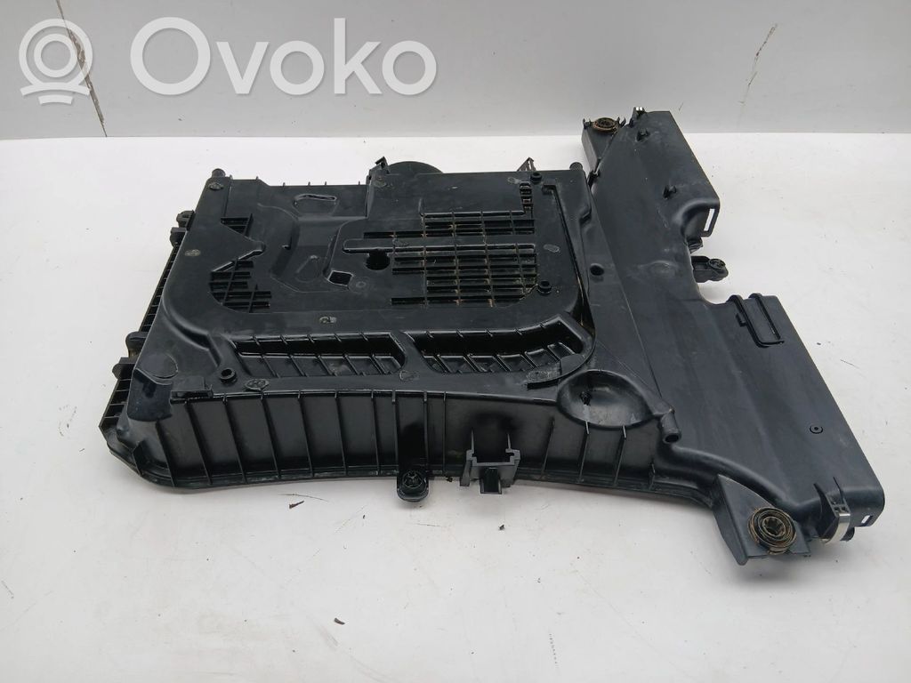 Air filter box   4M0133843