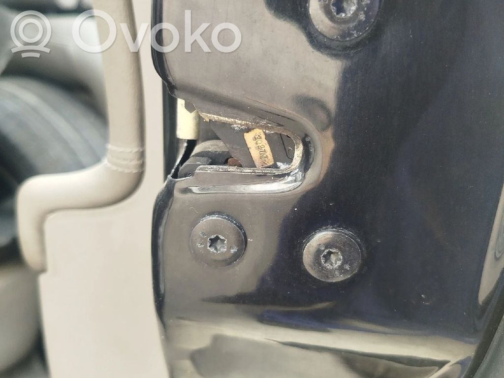 Serrure de porte arrière