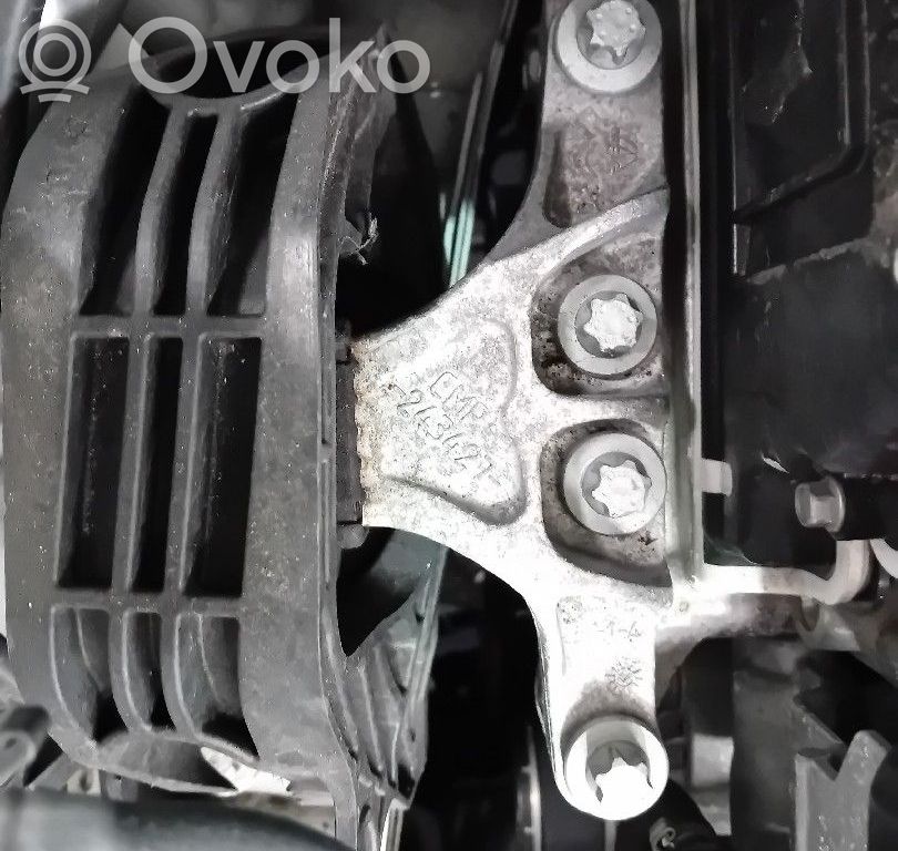 Peugeot 208 II Engine mount bracket 
