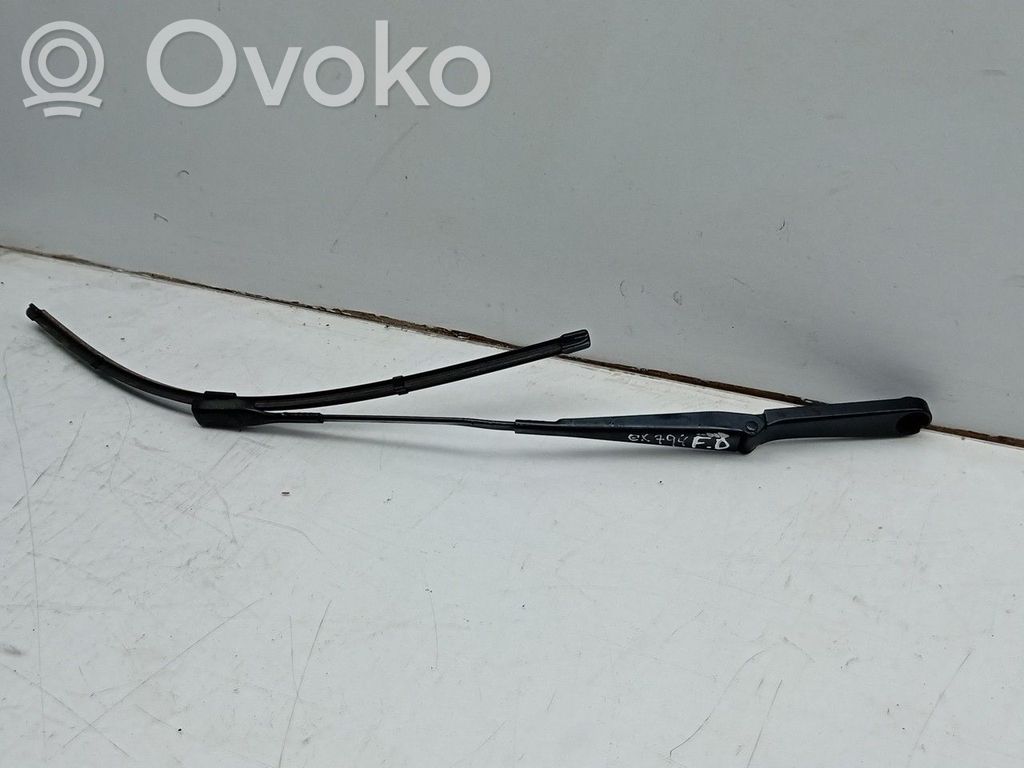 Front wiper blade arm
