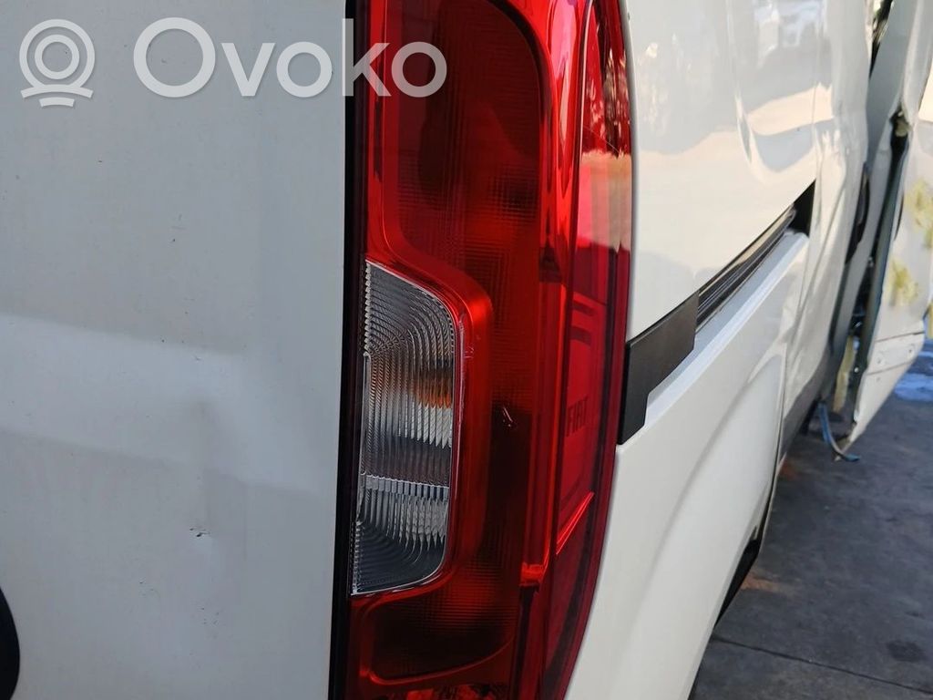 Fiat Doblo Feux arrière / postérieurs