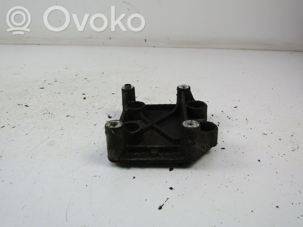 Citroen C3 Engine mounting bracket 