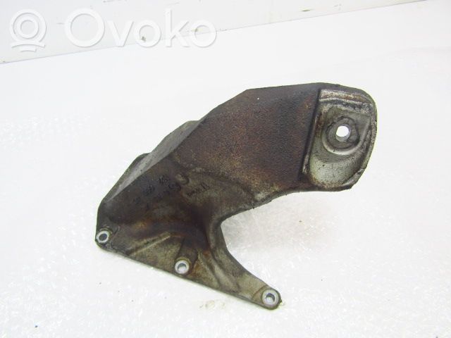 BMW 5 E39 Engine mounting bracket 