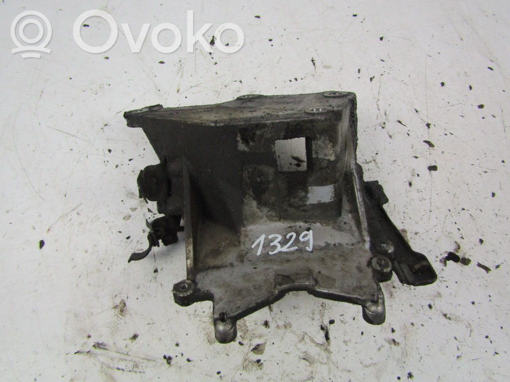 Opel Astra G Engine mounting bracket 