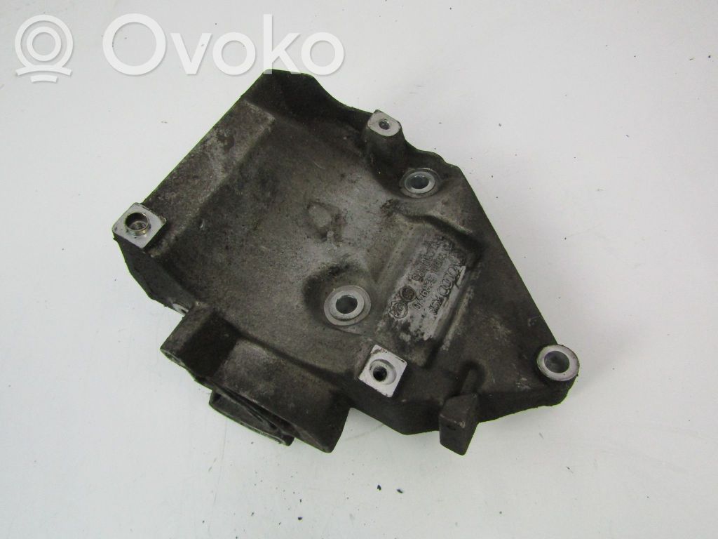 Volkswagen PASSAT B5 Halterung Lager Motor 