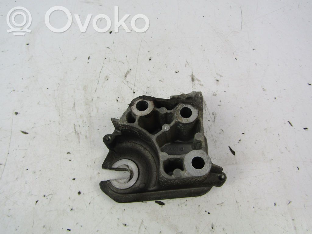 Engine mounting bracket   6M516030BA,6M516030BA
