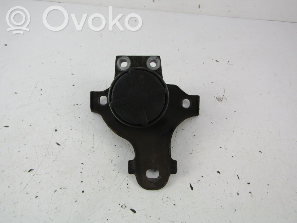 Engine mounting bracket