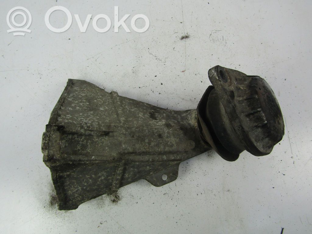 Audi 80 90 S2 B4 Engine mounting bracket 