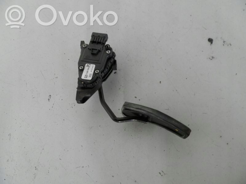 Opel Omega B2 Kaasupolkimen asentoanturi 