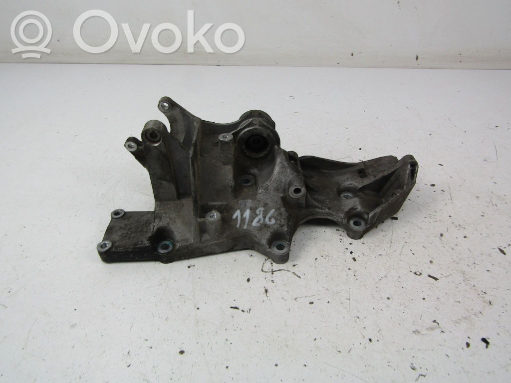 Volkswagen PASSAT B5 Generator/alternator bracket 