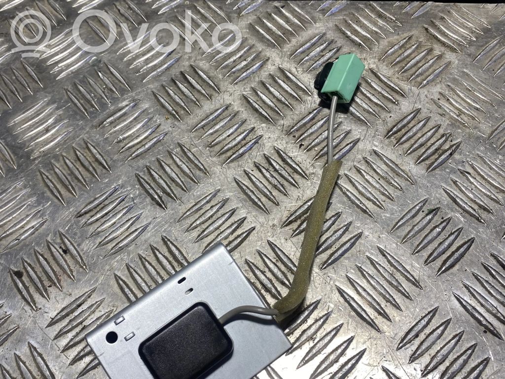Subaru Legacy VII GPS-pystyantenni 