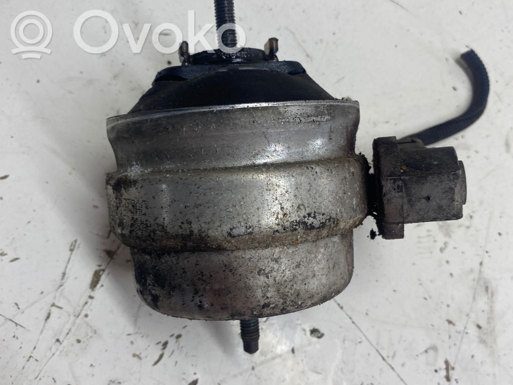 Audi A4 S4 B7 8E 8H Engine mount bracket 