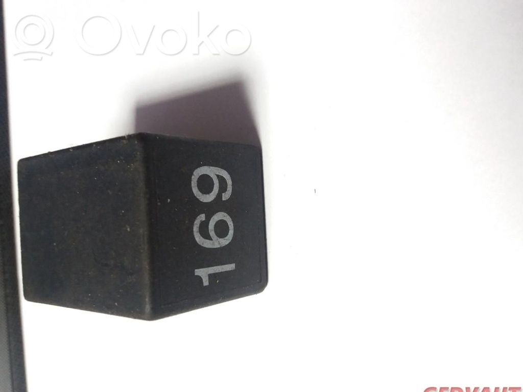 Other relay   7M0959627A