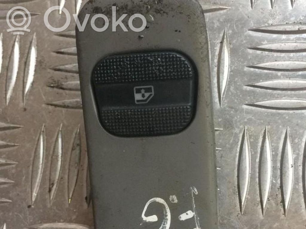 Electric window control switch   7M0867255E