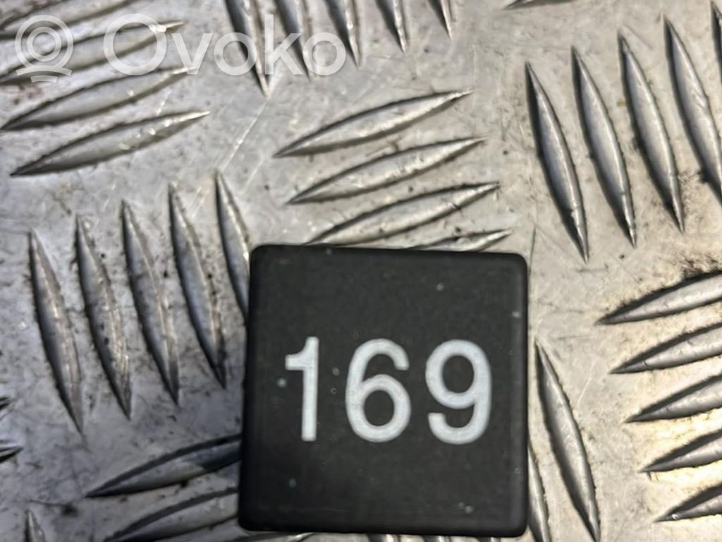Other relay   7M0959627C