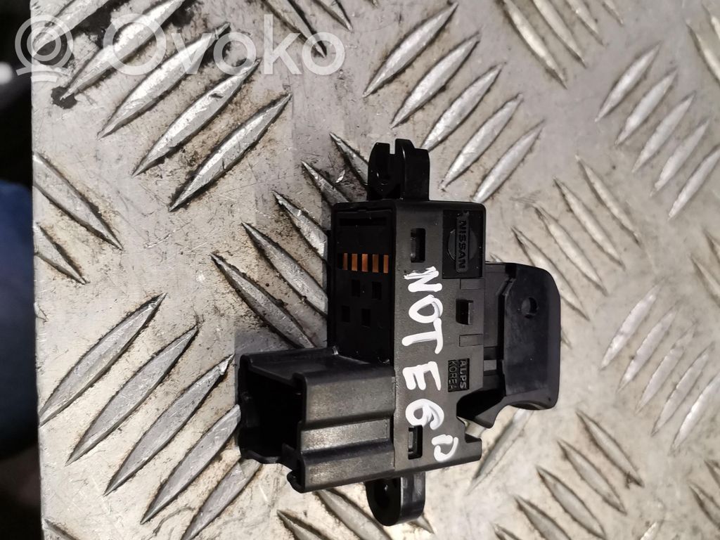 Nissan Note (E11) Electric window control switch 