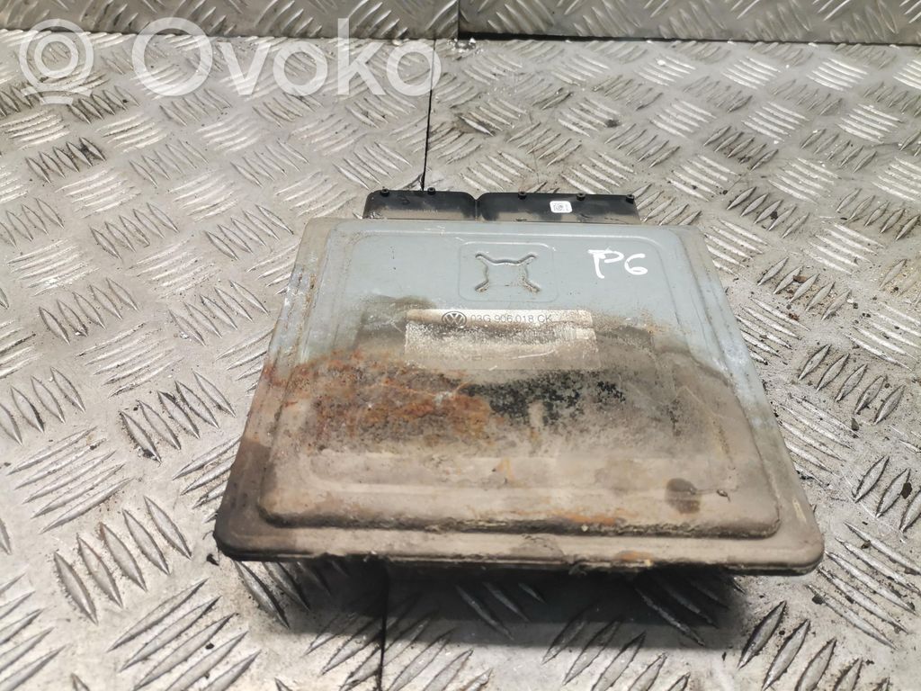 Volkswagen PASSAT B6 Engine control unit/module 