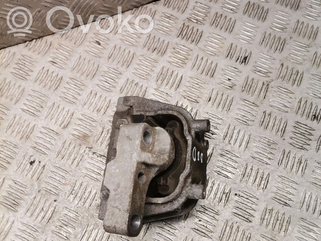 Engine mount bracket   HM3045M02