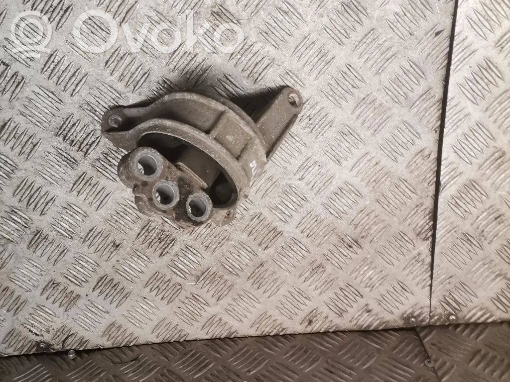 Opel Zafira B Engine mount bracket 