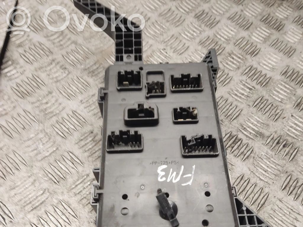 Ford Mondeo Mk III Fuse module 