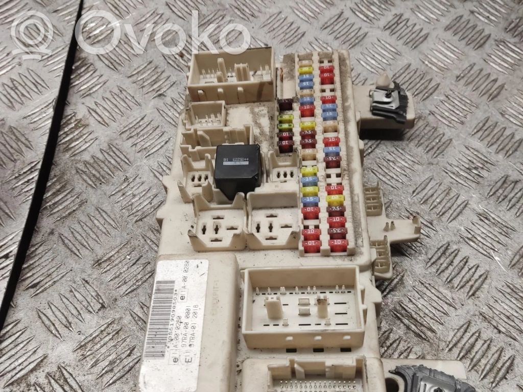 Saugiklių blokas   4M5T14A073BF