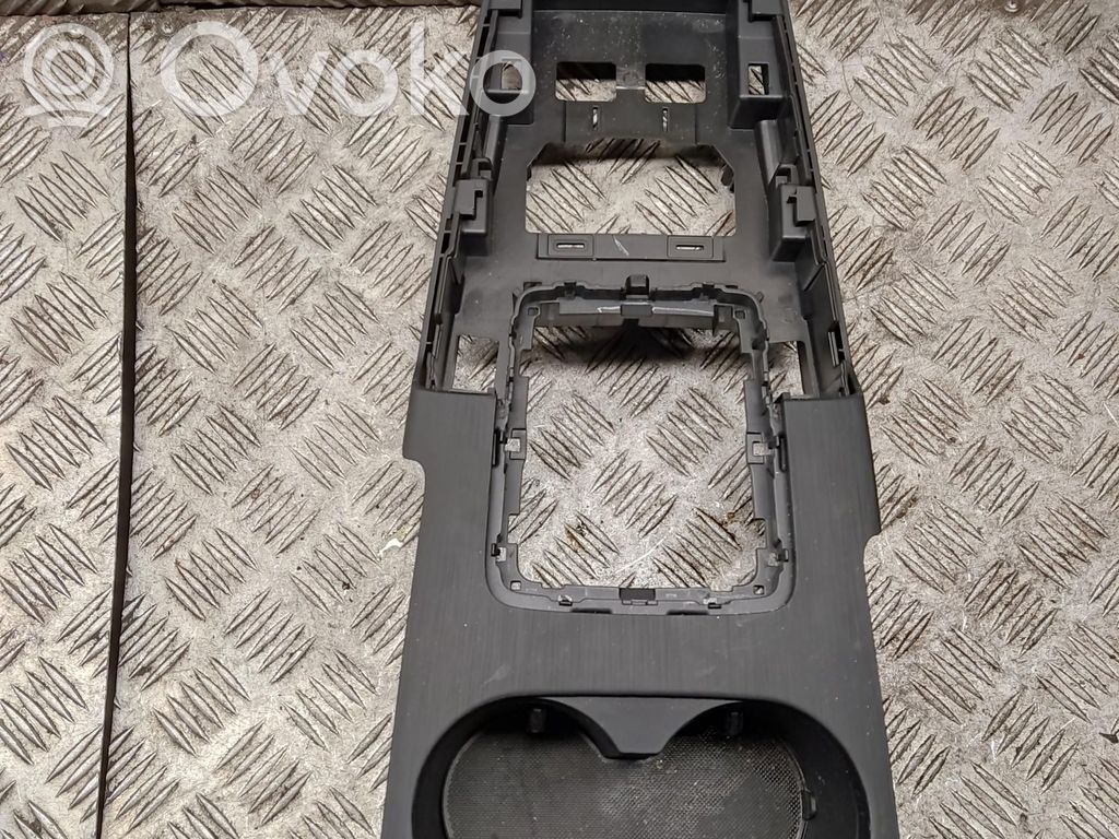 Cup holder front   A053629