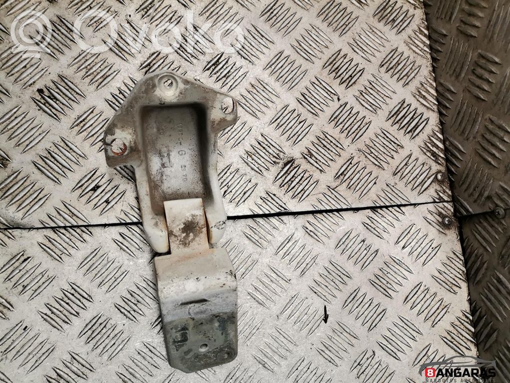 Loading door lower hinge   18920