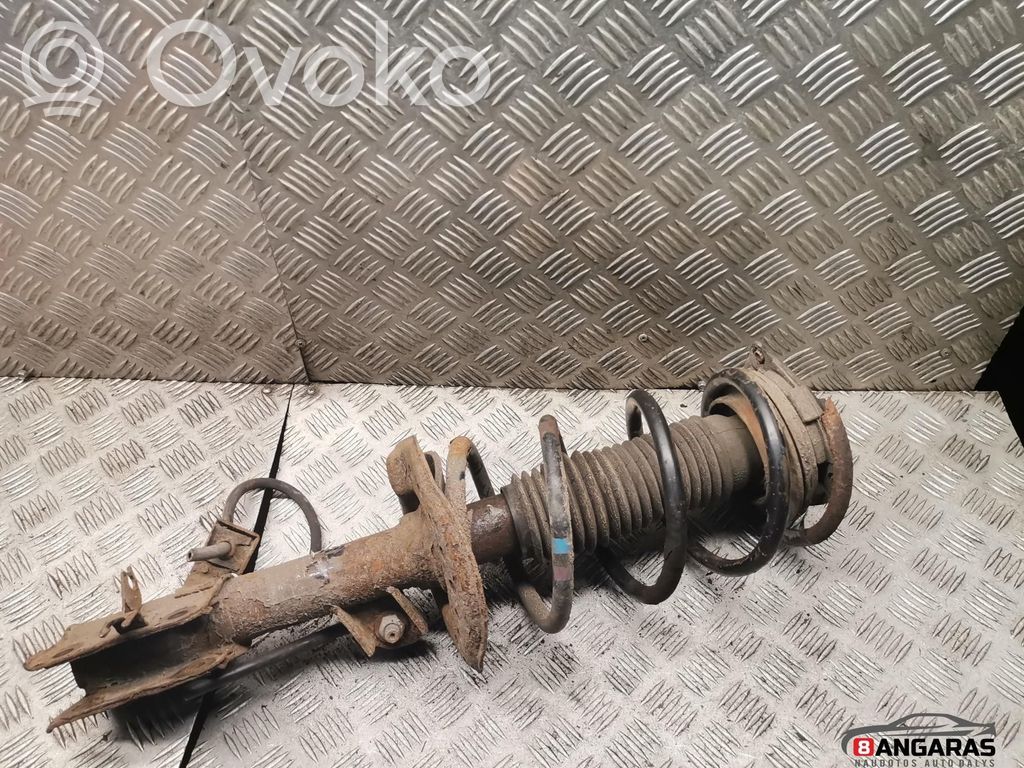 Nissan Qashqai Priekšpusē amortizators ar atsperi 