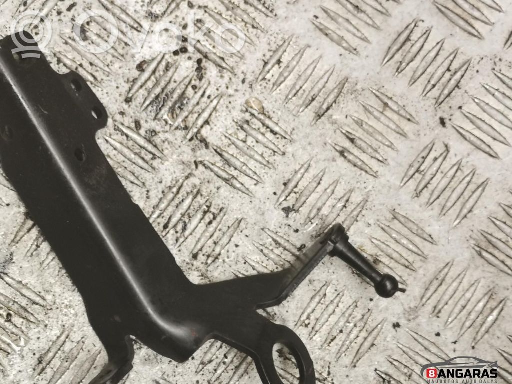 Nissan Qashqai Engine mounting bracket 