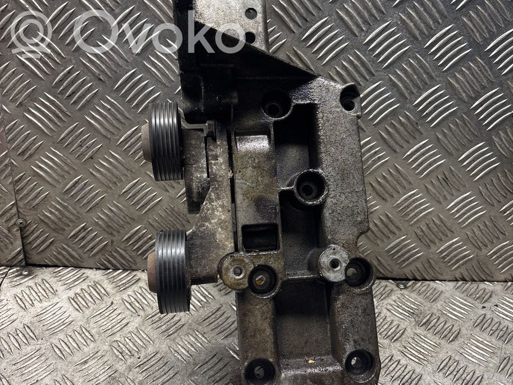 Engine mounting bracket   8642196