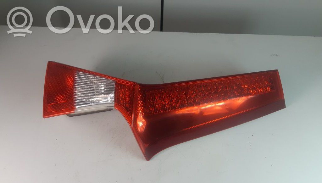 Volvo V70 Aizmugurējais lukturis pārsegā 